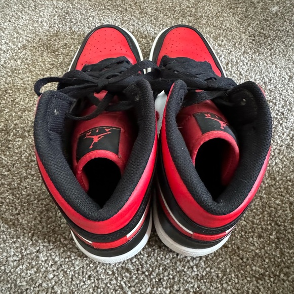 Size 9 Nike Air Jordans Red, White and Black - Picture 2 of 4